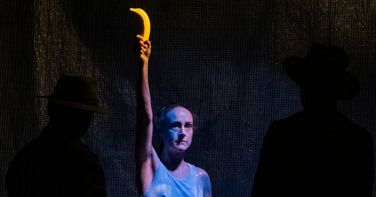 Bananas (and Kings) Le Manège Maubeuge